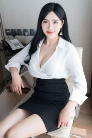 岳让我扒她内裤