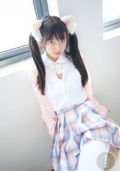 年轻大胸女教师3