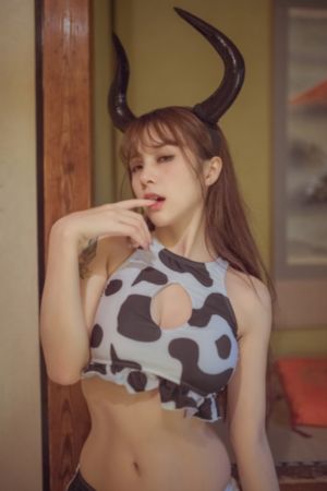 娇妻在卧室里被领导爽电影