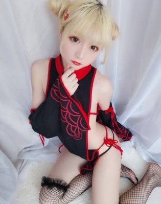 美女露出让男生揉图片